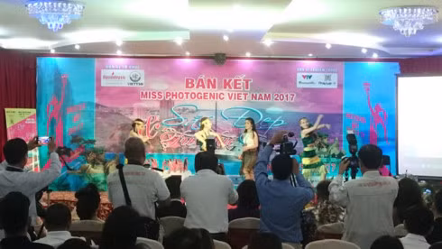 Buổi biểu diễn phải ngưng giữa chừng.