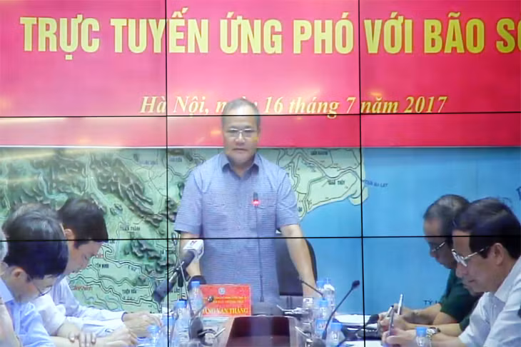 Thứ trưởng Bộ NN&PTNT Hoàng Văn Thắng, Phó Trưởng Ban chỉ đạo Trung ương PCTT chủ trì cuộc họp.