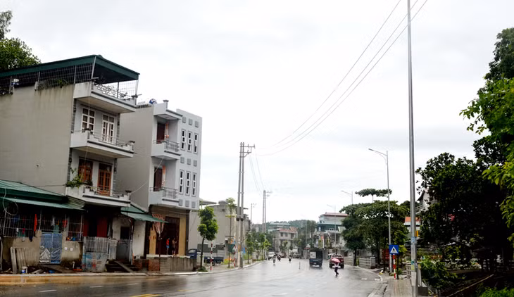 Hiện một phần tuyến đường 336 đã được TP Hạ Long triển khai lắp đặt hệ thống đèn led tiết kiệm điện.