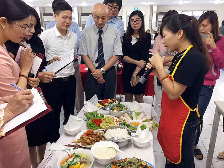 Hội thi nấu ăn do CĐCS Chi nhánh Công ty TNHH Yazaki Hải Phòng Việt Nam tại Quảng Ninh tổ chức, tháng 3-2017.