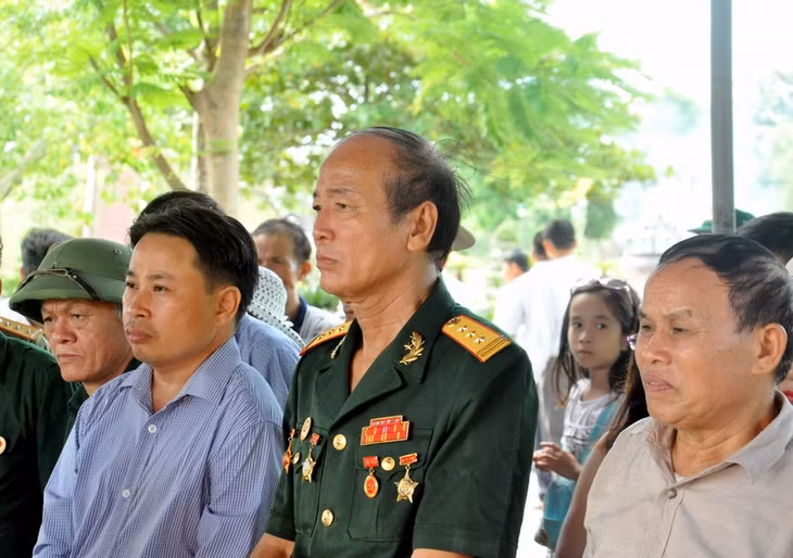 Có những người lính Bộ đội Cụ Hồ một thời dạn dày khói lửa, đạn bom, cũng không khỏi rưng rưng khóe mắt khi tưởng nhớ về những đồng đội một thời anh dũng...