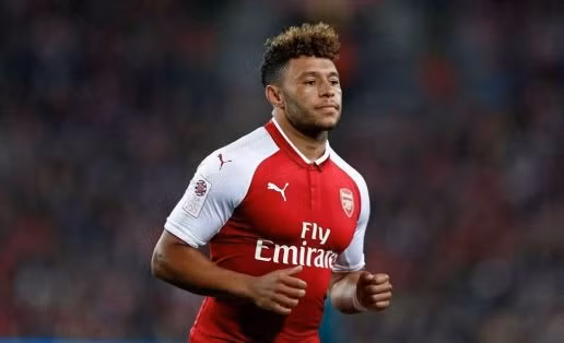  Chamberlain sẽ ở lại Arsenal.