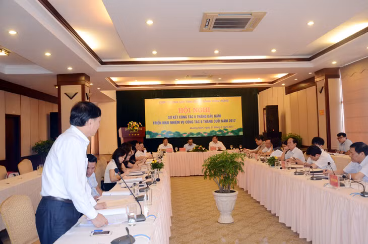 Đại diện các tỉnh trong Cụm thi đua tham gia thảo luận, đóng góp ý kiến vào báo cáo dự thảo.