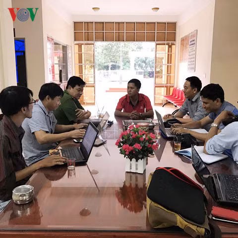 Đại tá Trần Minh Thành – Trưởng Công an quận Bình Thủy đã trao đổi với các phóng viên báo, đài