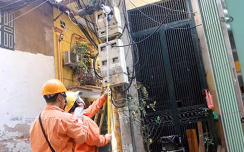 Tập đoàn Điện lực Việt Nam được quyền điều chỉnh tăng giá điện trong phạm vi từ 3% đến dưới 5%. (Ảnh minh họa: KT)