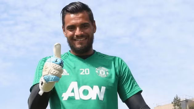  Romero tiếp tục gắn bó lâu dài với Man Utd.