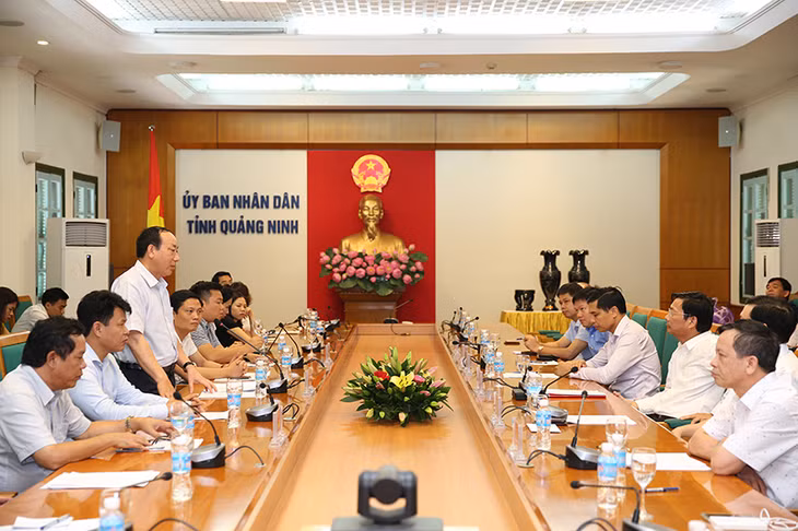 Đồng chí Nguyễn Hồng Trường, Thứ trưởng Bộ GTVT, Trưởng BCĐ cao tốc Hạ Long – Hải Phòng phát biểu tại buổi làm việc.