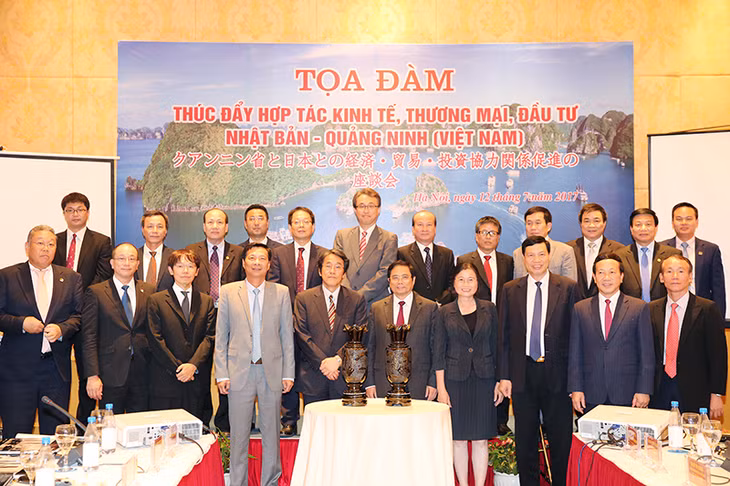 Đồng chí Phạm Minh Chính, Ủy viên Bộ Chính trị, Trưởng Ban Tổ chức Trung ương, Chủ tịch nhóm nghị sỹ hữu nghị Việt - Nhật; Đại sứ Đặc mệnh toàn quyền Nhật Bản tại Việt Nam cùng các đối tác Nhật Bản và lãnh đạo tỉnh Quảng Ninh dự tọa đàm.