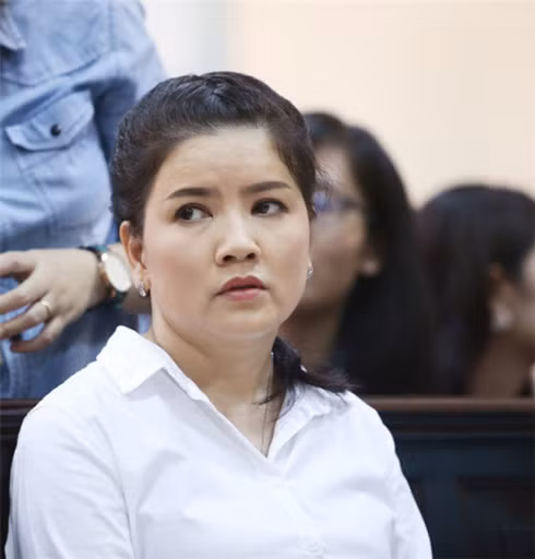 Và buồn bã, âu lo khi ra tòa dù chi là nguyên đơn.