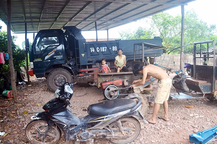 Xã hiện có 30 hộ đầu tư xe cơ giới phục vụ xây dựng, giao thông, sản xuất nông, lâm nghiệp.