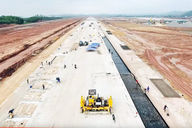Cảng hàng không quốc tế Vân Đồn đang được khẩn trương thi công. Ảnh: Đỗ Phương