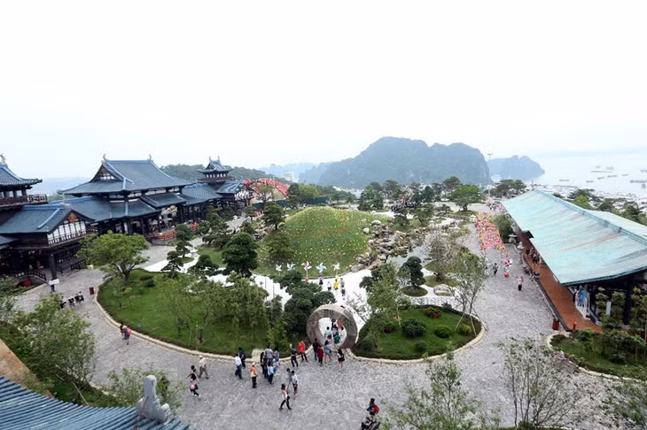 Thêm một địa điểm nữa cũng “chất như nước cất”, đó là Sun World Halong Complex với khu vườn Nhật - Zen Garden.