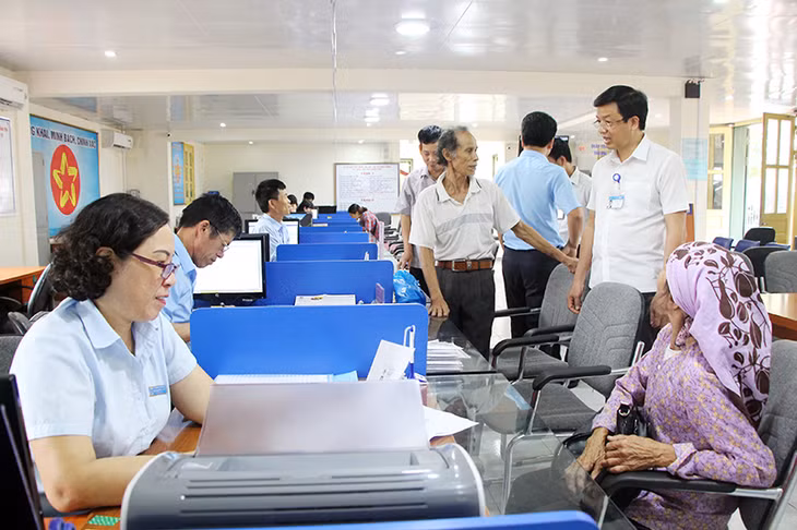 Lãnh đạo TX Quảng Yên kiểm tra việc thực hiện chức trách, nhiệm vụ của cán bộ, công chức tại Trung tâm Hành chính công thị xã.