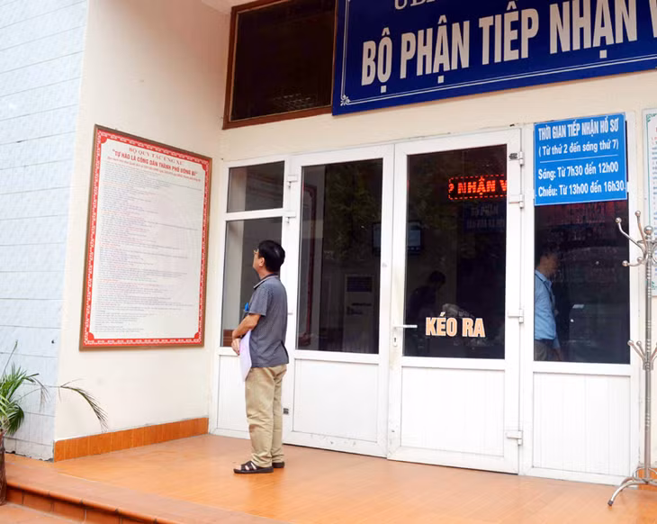 Bộ quy tắc ứng xử “Tự hào là công dân TP Uông Bí” được treo ở phường Quang Trung.