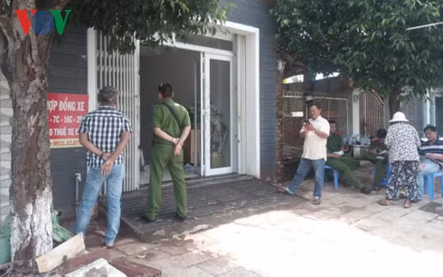 Cơ quan chức năng khám nghiệm hiện trường vụ mất trộm.