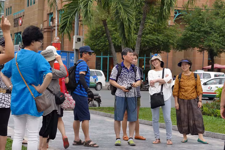 Nếu không ngăn chặn, “tour 0 đồng” sẽ ảnh hưởng rất lớn tới phát triển du lịch. Nguồn: thanhnien.com.vn