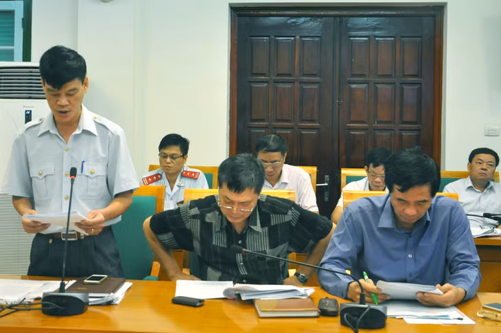 Đồng chí Vũ Kiên Cường, Phó Chánh văn phòng UBND tỉnh; Trưởng ban Tiếp công dân tỉnh báo cáo kết quả công tác tiếp công dân, giải quyết khiếu nại, tố cáo 6 tháng đầu năm 2017.