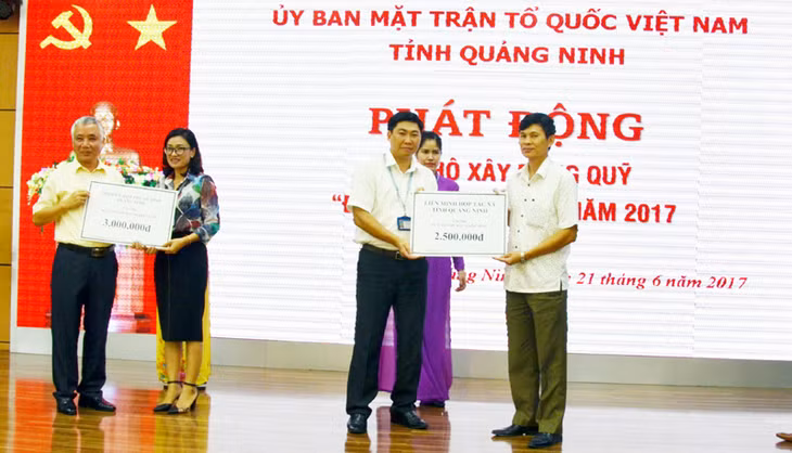 Đông đảo các tổ chức, cá nhân, đơn vị, doanh nghiệp tham gia ủng hộ Quỹ Đền ơn đáp nghĩa năm 2017.