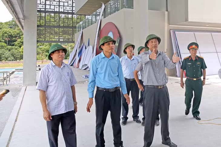 Đồng chí Bí thư tỉnh ủy...