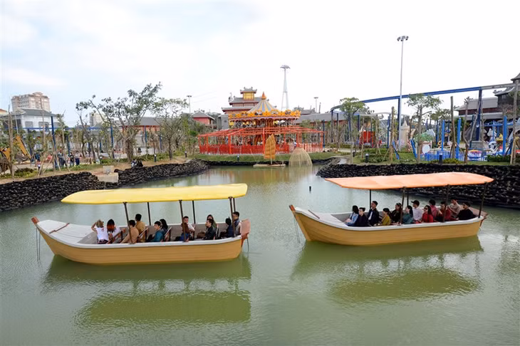 Với mỗi điểm vui chơi, khám phá thuộc hệ thống Sun World, du khách lại có những trải nghiệm khác nhau, nhưng có một điểm chung nhất, đó là dù bạn vui đùa ở Sun World Halong Complex hay lang thang trong tiên cảnh ở Sun World Ba Na Hills… bạn cũng sẽ thấy cuôc sống trở nên sôi động hơn, đẹp hơn với những cuộc vui quên ngày tháng.