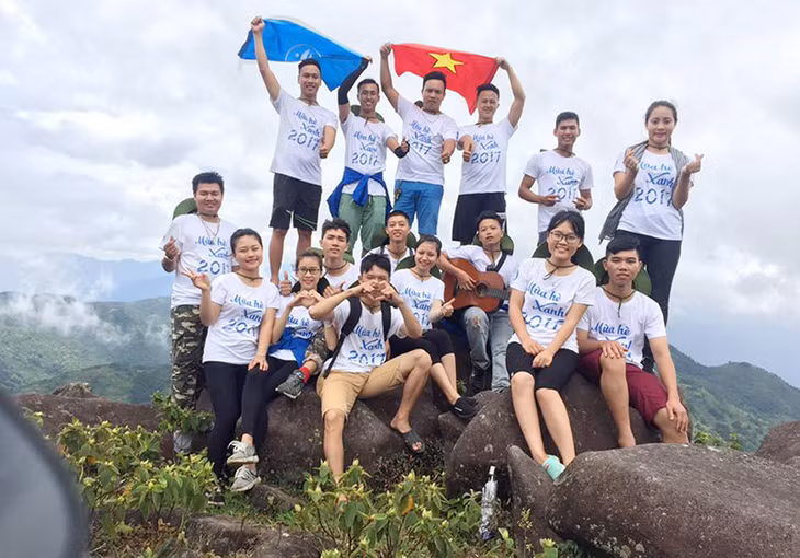 Và cùng nhau trải nghiệm vẻ đẹp của cao nguyên đá Đồng Văn trước khi kết thúc hành trình tình nguyện.