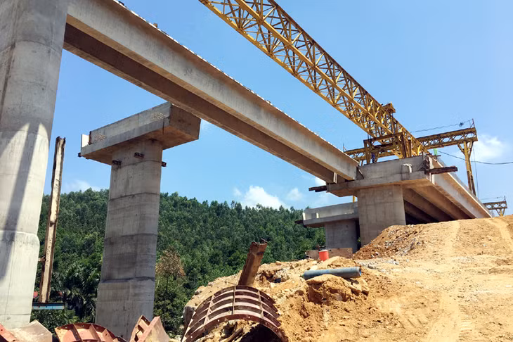 Vị trí dầm cầu đổ đã được thu dọn