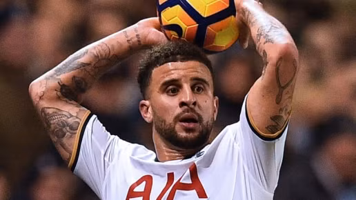  Walker đã ở rất gần Man City.