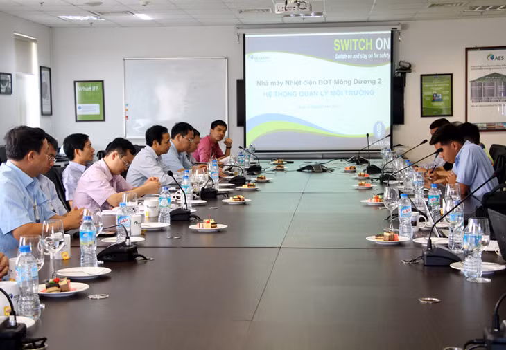 Quang cảnh buổi làm việc