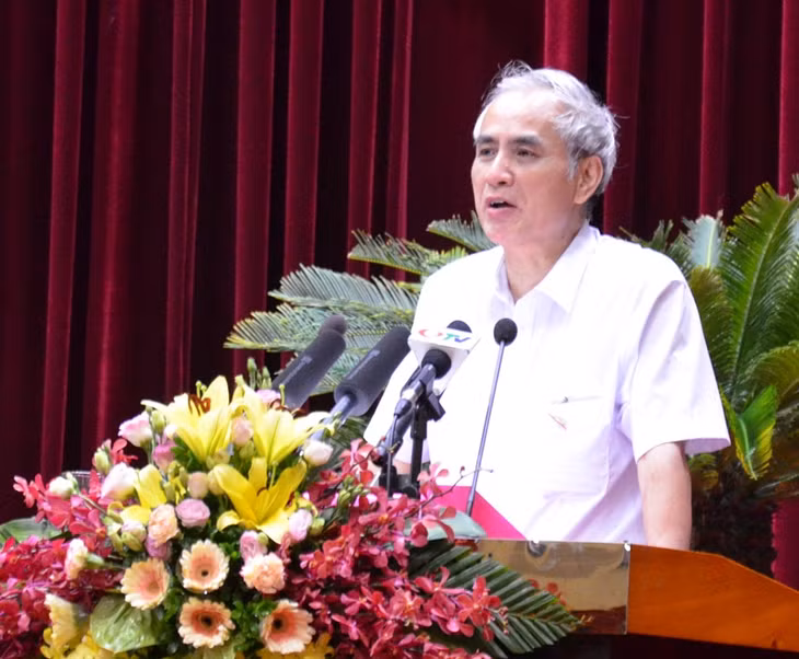 Đại biểu Bùi Văn Cẩn, Tổ Vân Đồn phát biểu.