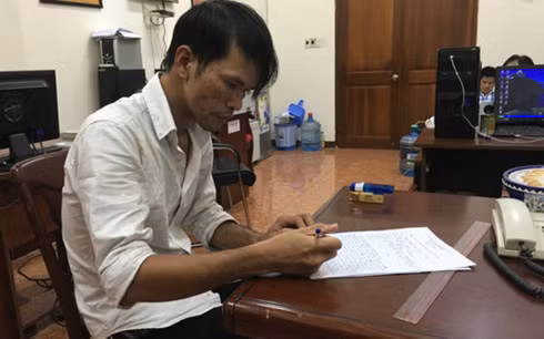 Nguyễn Thành Dũng tại cơ quan công an hồi tháng 12/2016.