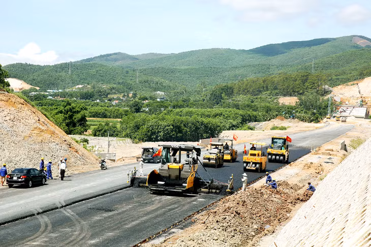 Thi công cao tốc Hạ Long - Vân Đồn.