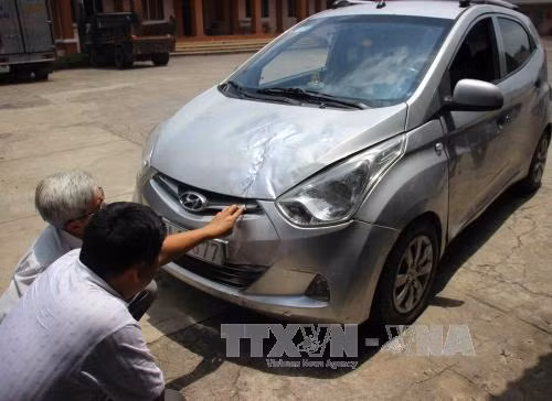 Chiếc ô tô mang biển kiểm soát 69A-008.77 gây tai nạn tại cơ quan công an.
