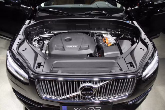 Từ 2019, Volvo ngừng sản xuất những mẫu xe chạy 100% bởi động cơ xăng hoặc dầu.