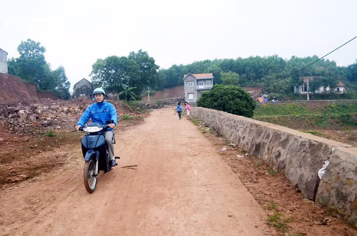 Đường thôn Cống To là tuyến đường liên thôn khó nhất ở Tiên Lãng đã hoàn thành và đi vào sử dụng năm 2015.
