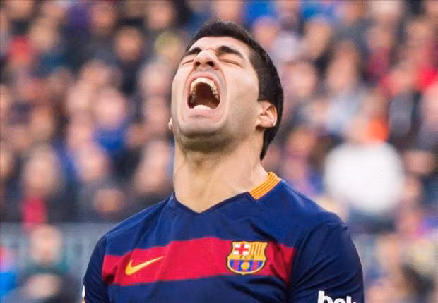  Suarez để quên hộ chiếu. Ảnh internet.