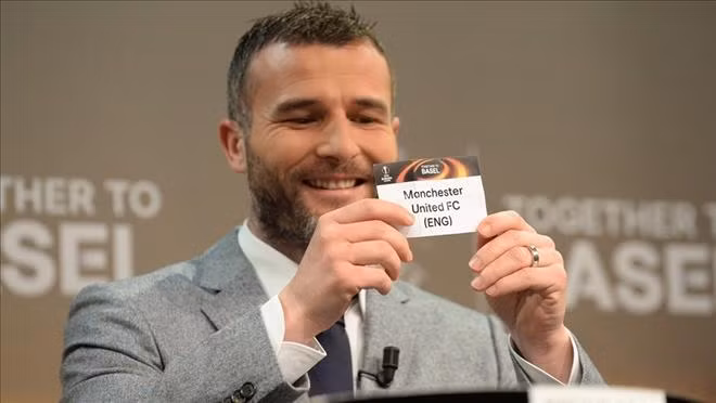  Lá thăm may rủi đưa MU chạm trán Liverpool ở vòng 1/8 Europa League