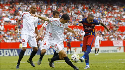 Neymar (phải) và đồng đội sẽ hủy diệt Sevilla để thị uy sức mạnh trước khi tái ngộ đối thủ ở chung kết Cúp Nhà Vua