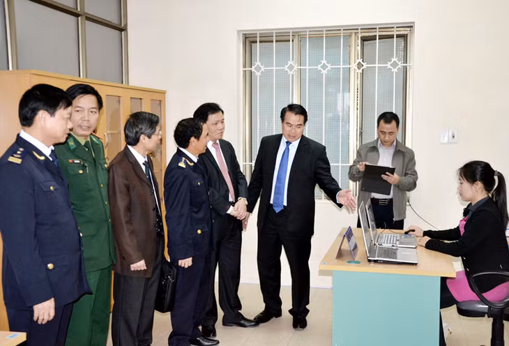 Kiểm tra chuyên ngành, kiểm tra việc bố trí lực lượng, máy móc thiết bị tại địa điểm kiểm tra chuyên ngành khu vực cảng Cái Lân.