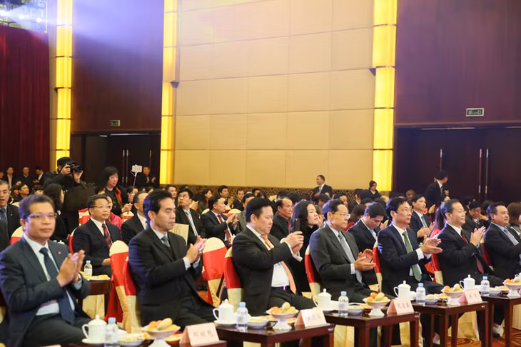 Bí thư Tỉnh ủy Nguyễn Văn Đọc cùng lãnh đạo 3 tỉnh Lạng Sơn, Hà Giang, Cao Bằng tham dự liên hoan.