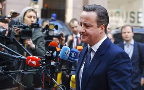 Thủ tướng Anh David Cameron trả lời phỏng vấn báo giới bên lề Hội nghị thượng đỉnh EU ở Brussels, Bỉ. (Ảnh: Reuters)