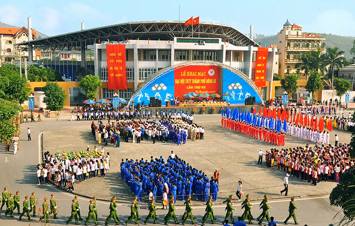 Rạp hát miền Tây, công trình văn hoá thể thao, điểm nhấn của TP Uông Bí. Ảnh: Nguyễn Thịnh (CTV)