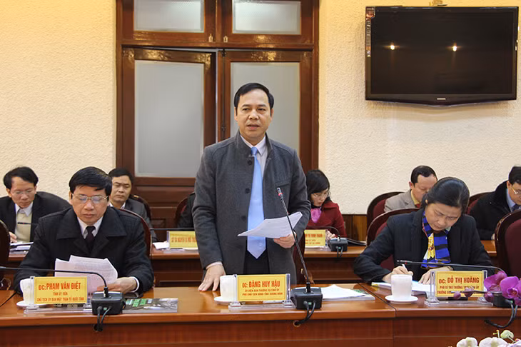 Phó Chủ tịch Thường trực UBND tỉnh thông tin về xây dựng trung tâm hành chính công và công tác quản lý du lịch của tỉnh Quảng Ninh.