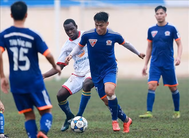 Than Quảng Ninh bất ngờ để thua CLB Hà Nội