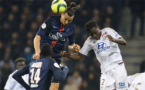  Lyon (áo trắng) thi đấu rất tốt ở trận đấu này (Ảnh: Getty).