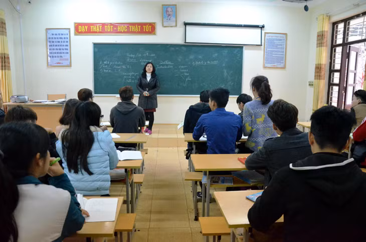 Tiết ôn luyện tiếng Anh của học sinh lớp 12A2, Trường THPT Ngô Quyền (TP Hạ Long).