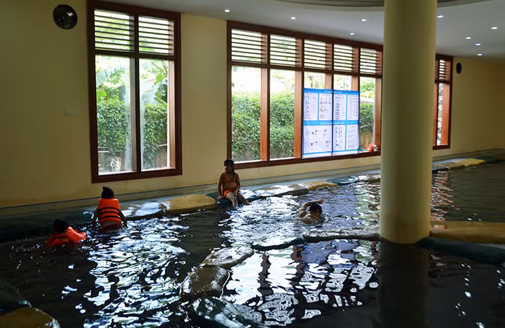 Bể ngâm khoáng nóng tập thể tại phường Cẩm Thạch, TP Cẩm Phả.