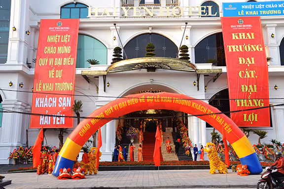 Khai trương