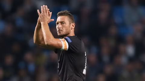 Cuối mùa này, Totti sẽ treo giày ở tuổi 39