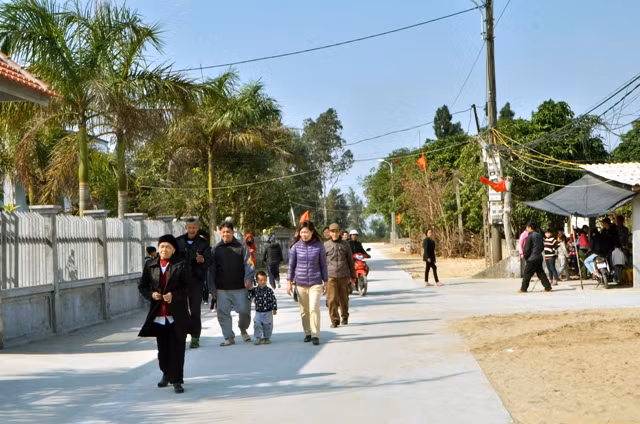 Những tuyến đường liên xóm ở Trà Cổ đã được hoàn thiện sạch đẹp, khang trang.