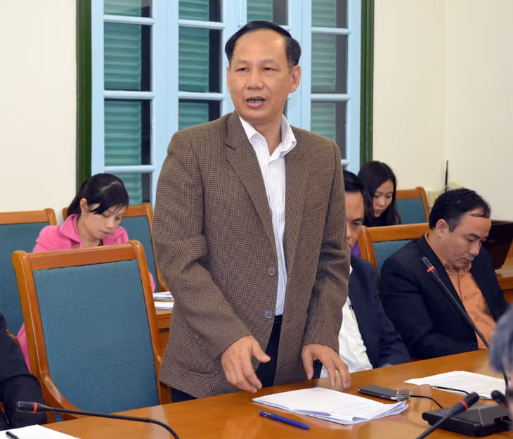 Đồng chí Nguyễn Văn Trường, Phó Tổng Biên tập Báo Quảng Ninh phát biểu tại hội nghị 